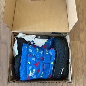 NWT IN BOX Sorel Kids' Blue and Black Winter Boots Size 12